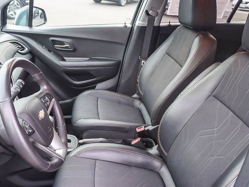 Certified 2022 Chevrolet Trax LT w/ LT Convenience Package image 33