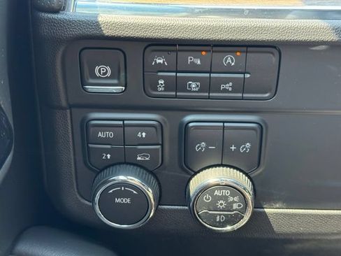 Used 2025 Chevrolet Suburban High Country AWD/4WD image 26