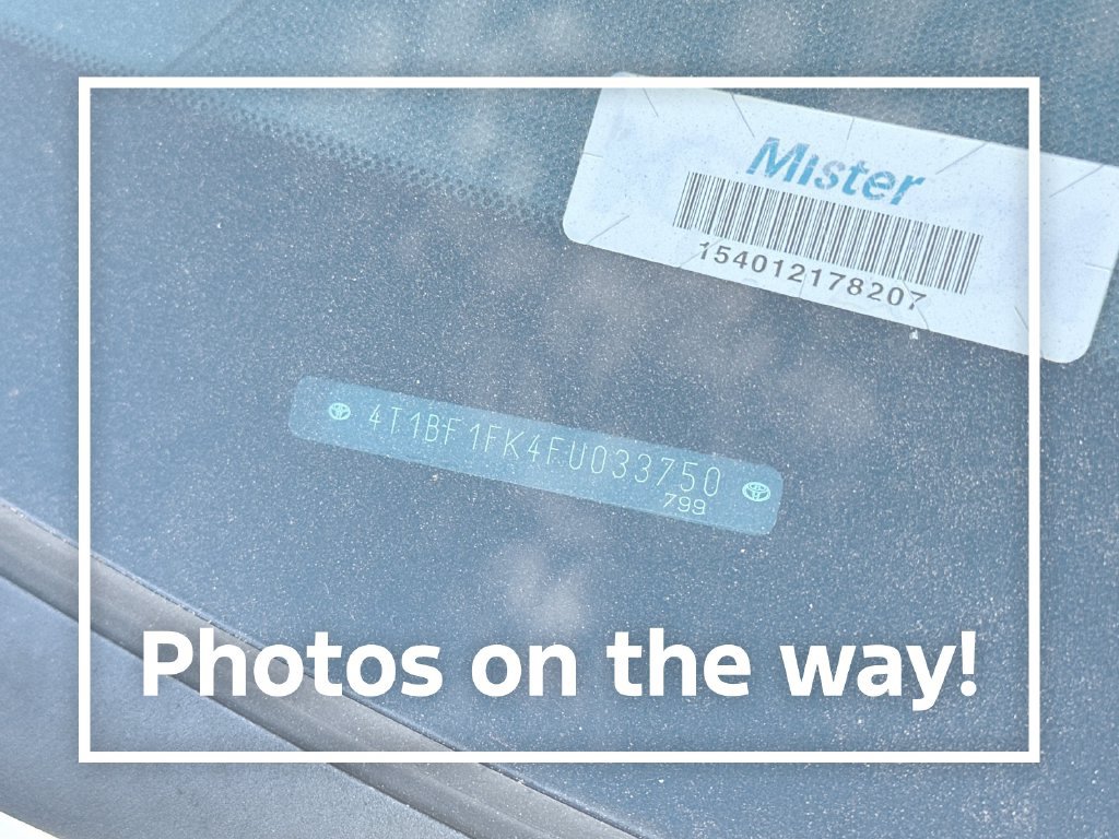 Used 2015 Toyota Camry SE FWD image 2