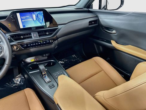 Used 2025 Lexus UX 300h FWD w/ Accessory Package (Z2) image 23