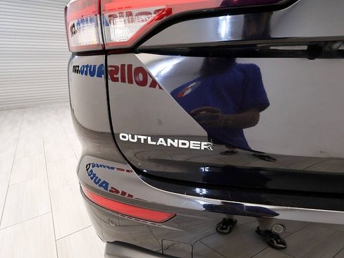 Used 2024 Mitsubishi Outlander ES AWD/4WD image 34