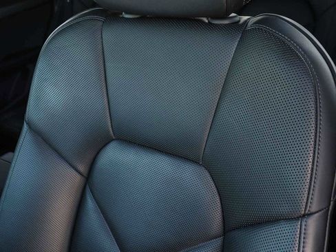 Used 2023 Porsche Macan image 37