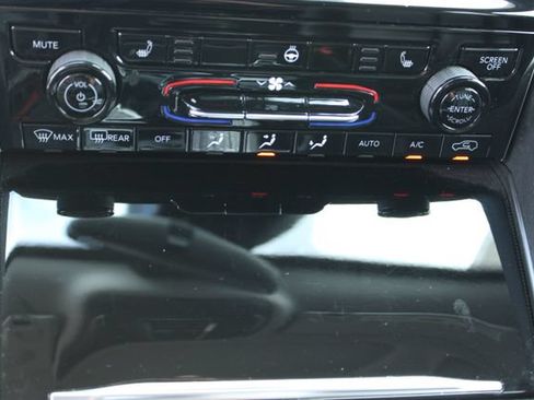 Used 2024 Jeep Grand Cherokee Limited 4xe AWD/4WD image 15