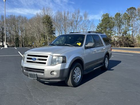 Used 2011 Ford Expedition XLT w/ 202A Rapid Spec Order Code image 3