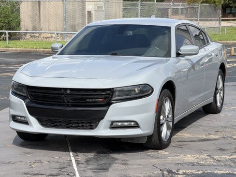 Used 2022 Dodge Charger SXT w/ Cold Weather Package AWD/4WD image 5