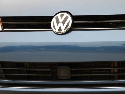 Used 2017 Volkswagen Golf SEL FWD image 3