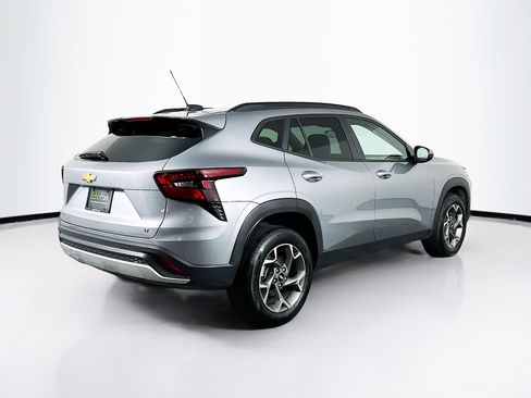 Used 2025 Chevrolet Trax LT FWD image 9