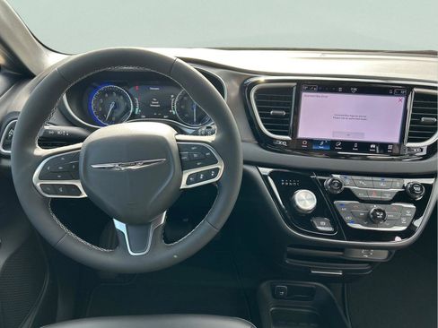 New 2026 Chrysler Voyager LX image 10