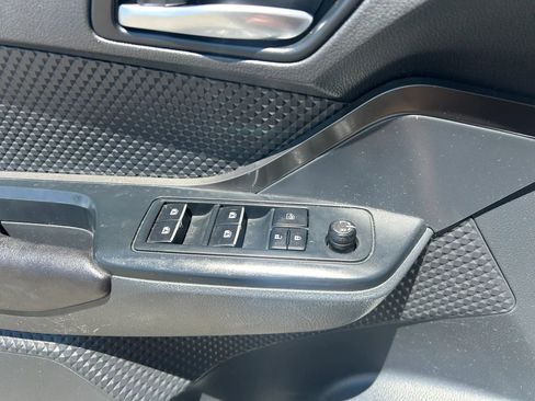 Used 2018 Toyota C-HR XLE FWD image 12