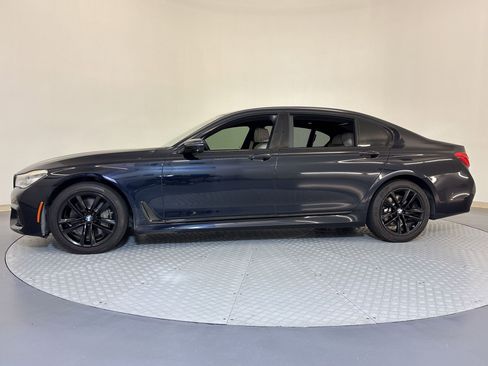 Used 2016 BMW 750i image 2