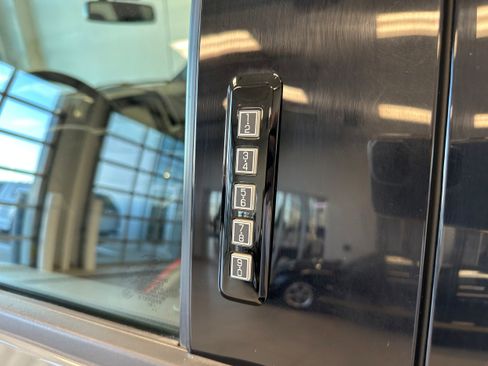 Used 2019 Ford F150 Lariat image 9