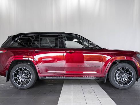 New 2025 Jeep Grand Cherokee Summit image 3