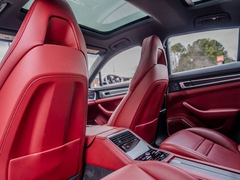 Used 2023 Porsche Panamera Platinum Edition image 20