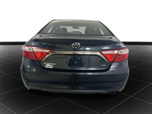 Used 2017 Toyota Camry SE image 4