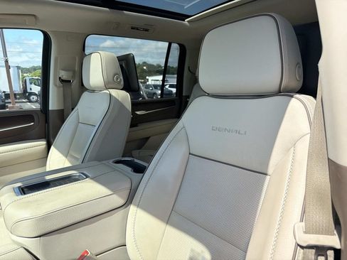 Used 2021 GMC Yukon XL Denali w/ Denali Ultimate Package RWD image 24