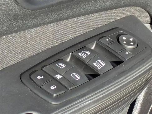 Certified 2017 Jeep Cherokee Latitude w/ Comfort/Convenience Group image 12