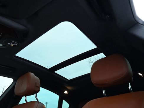 Used 2020 Maserati Levante image 38