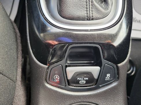 Used 2018 Jeep Compass Latitude AWD/4WD image 17