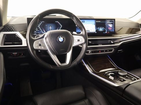 Used 2023 BMW X7 xDrive40i w/ Premium Package image 2