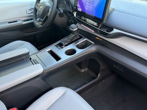 New 2026 Toyota Sienna XLE image 18