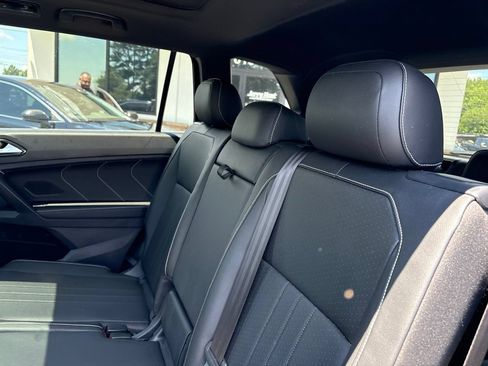 Used 2022 Volkswagen Tiguan SE R-Line FWD image 5