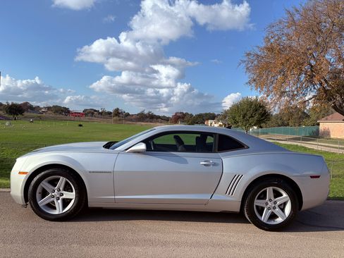 Used 2011 Chevrolet Camaro LT image 2