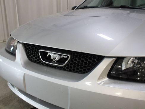 Used 2003 Ford Mustang Coupe RWD image 26