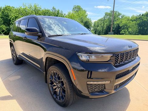 Used 2024 Jeep Grand Cherokee L Summit AWD/4WD image 6