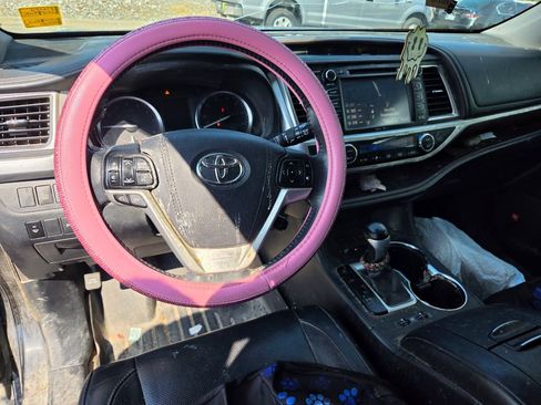 Used 2015 Toyota Highlander Limited AWD/4WD image 3