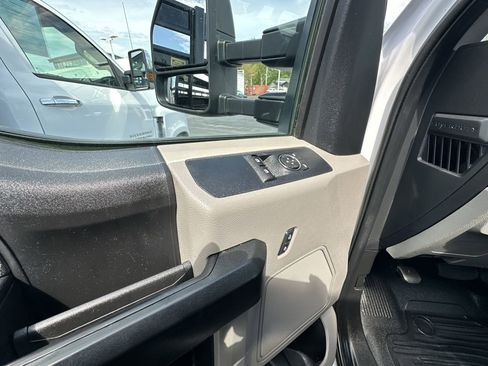 Used 2020 Ford F550 4x4 Regular Cab Super Duty image 13