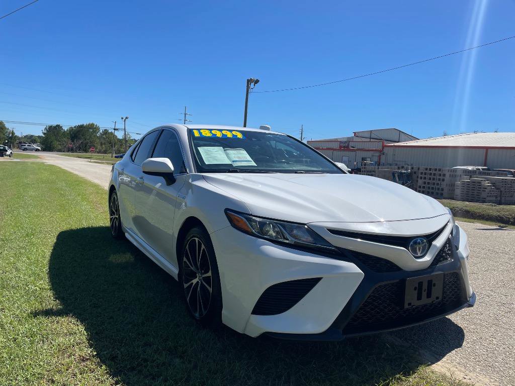 Used 2020 Toyota Camry SE FWD image 3