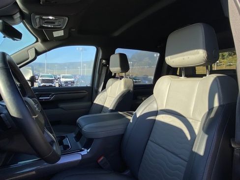 Used 2024 Chevrolet Silverado 2500 ZR2 w/ Technology Package image 13