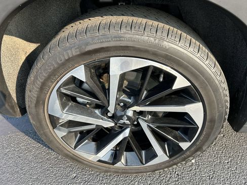 Used 2023 Mitsubishi Outlander SEL AWD/4WD image 9