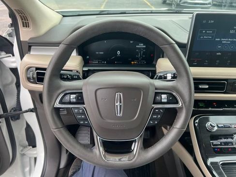 Used 2023 Lincoln Nautilus FWD w/ Premium Package image 19
