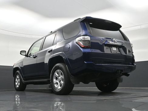 Used 2020 Toyota 4Runner SR5 AWD/4WD image 25
