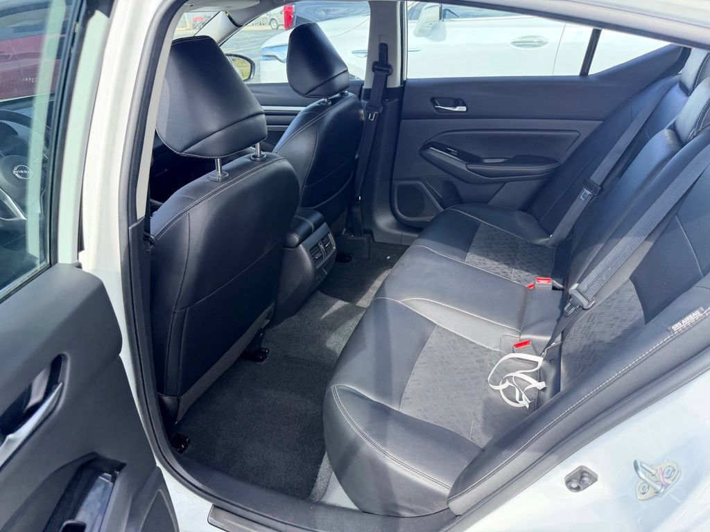 Used 2023 Nissan Altima 2.5 SL AWD/4WD image 3