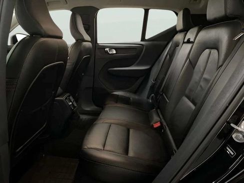 Used 2023 Volvo XC40 B4 Core w/ Convenience Package FWD image 21