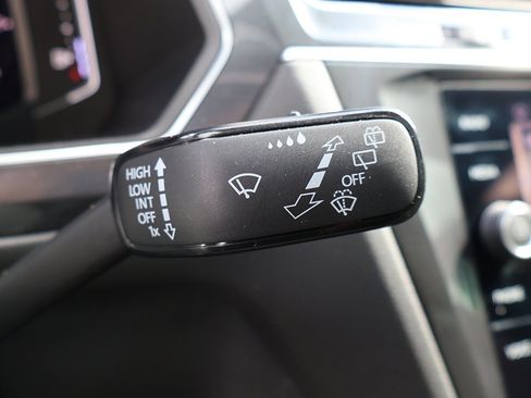 Used 2019 Volkswagen Tiguan SEL Premium R-Line image 50