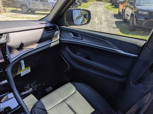 New 2026 Jeep Grand Cherokee Limited RWD image 18