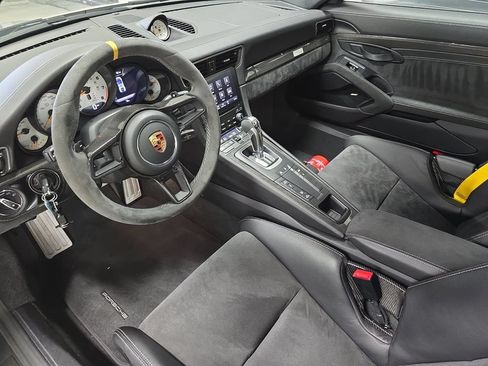 Certified 2018 Porsche 911 GT2 RS RWD image 4