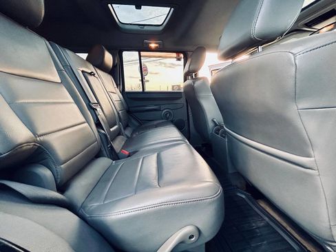 Used 2007 Jeep Commander Sport image 26