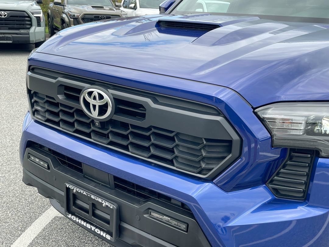Used 2025 Toyota Tacoma TRD Sport w/ TRD Sport Premium Package AWD/4WD image 19