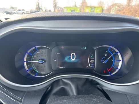 Used 2022 Chrysler Pacifica Touring-L w/ S Appearance Package image 7