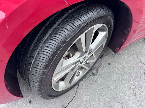 Used 2017 Hyundai Elantra Limited w/ Limited Tech Package 04 image 15