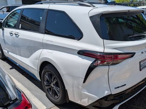 Used 2025 Toyota Sienna XSE w/ XSE Plus Package AWD/4WD image 2