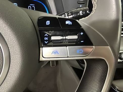 Used 2025 Hyundai Elantra Sport FWD image 16