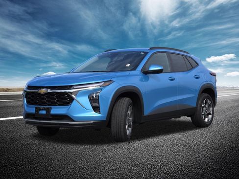 Used 2025 Chevrolet Trax LT FWD image 14