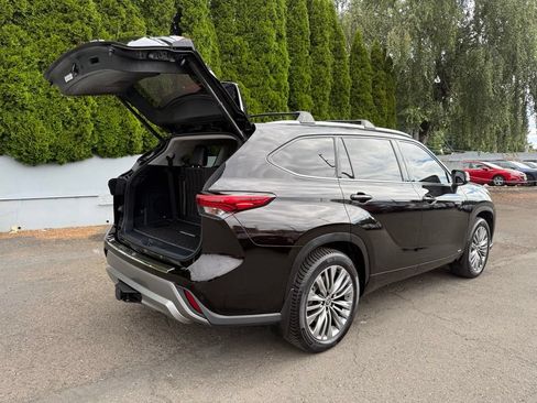 Used 2021 Toyota Highlander Platinum AWD/4WD image 13