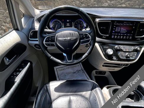 Used 2017 Chrysler Pacifica Touring-L Plus FWD image 5