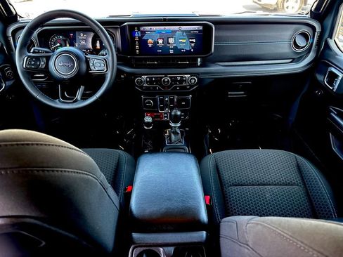 Used 2025 Jeep Wrangler Unlimited Rubicon 4xe w/ Convenience Group image 13